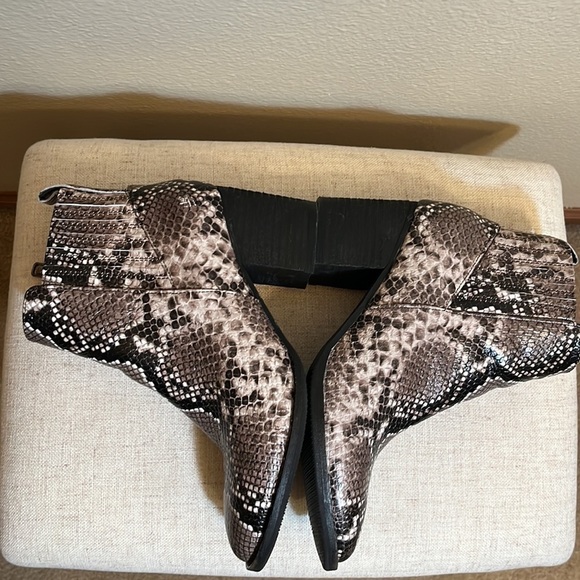 BLONDO Nao Snake Print Ankle Bootie - Picture 15 of 16